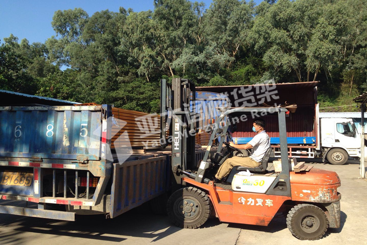 紡織印染企業有限公司的佛山倉儲貨架出貨中